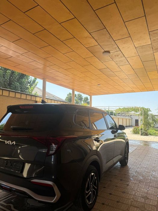 Srochno sotiladi KIA CARENS 2024