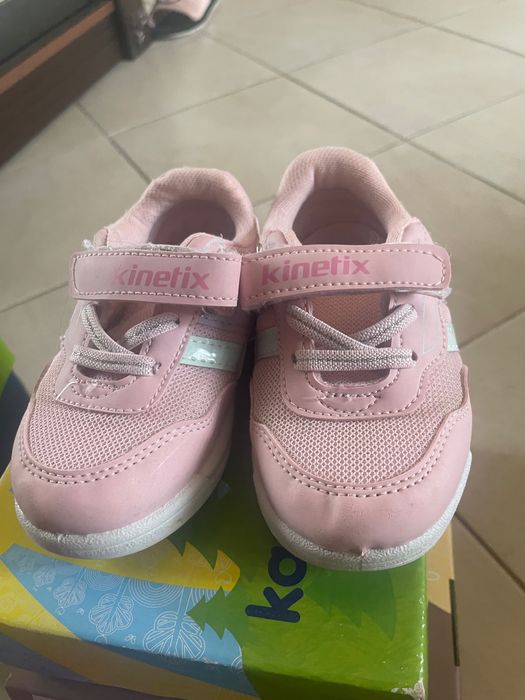 Продаю обувь детскую не дорого