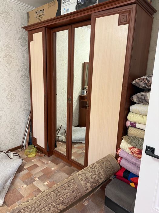 Продается спальный гарнитур в отличном состоянии.