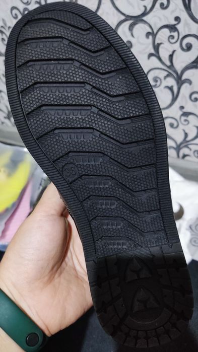 Продам новые школьные макасины