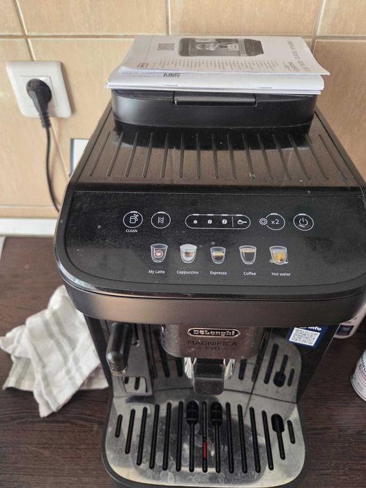 Espressor automat De’Longhi Magnifica Evo Milk ECAM290.61.B, 5 bauturi, Tehnologie LatteCrema, Carafa pentru lapte, 1450W, 15 bar, Negru