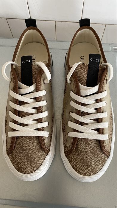 GUESS  кецове 42