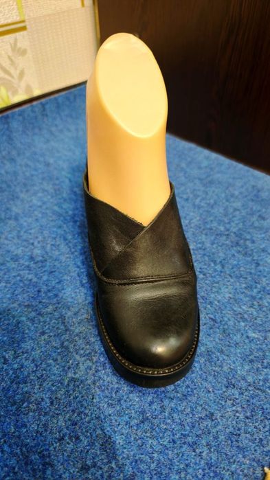 Продам три пары обуви оптом ,размер 36.