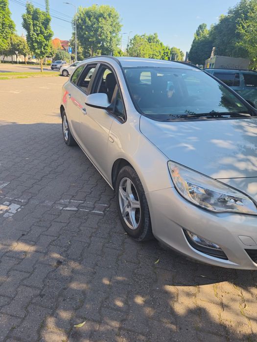 Vând Opel Astra j 2011 euro 5