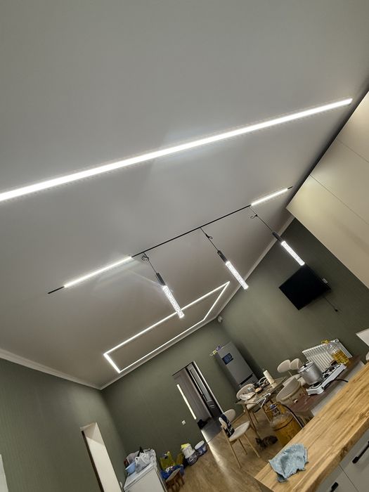 Натяжные потолки .