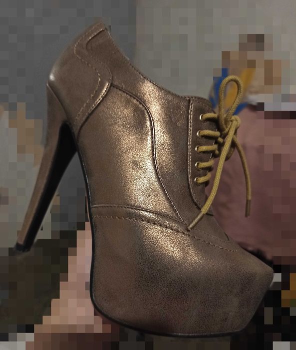 Обувки с висок ток