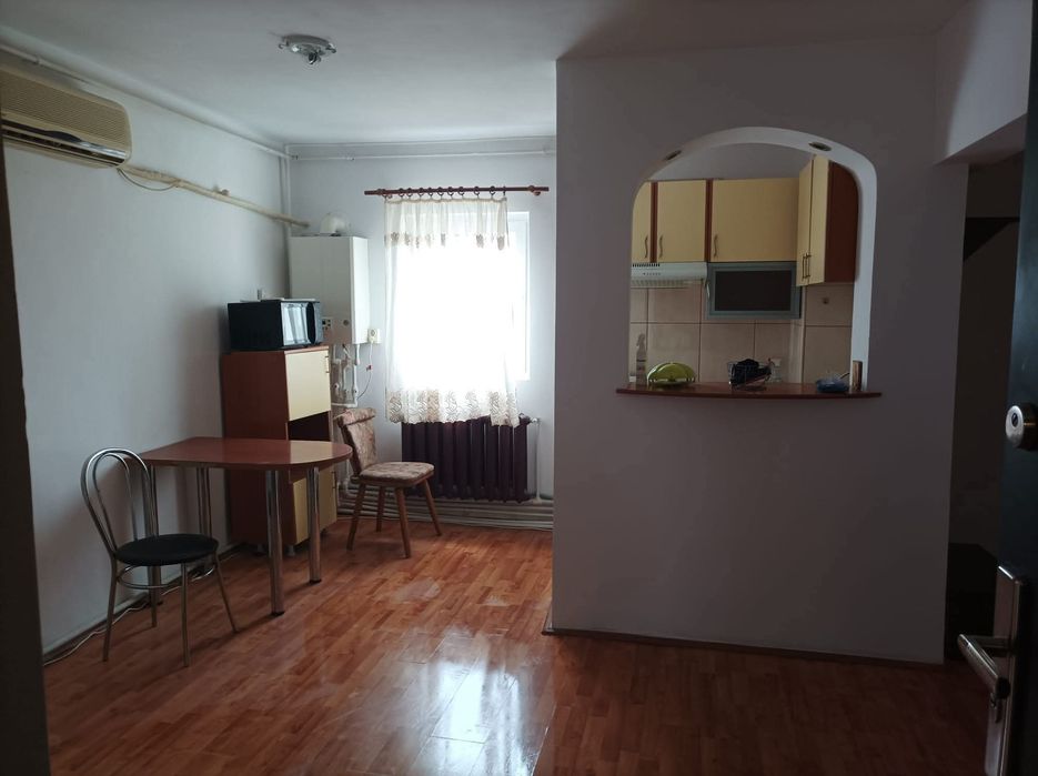 Vând apartament 3 camere decomandat