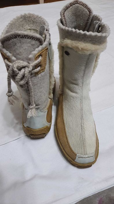 Cizme trendy cu piele foca de la TECNICA marimea 37,5