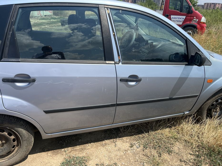 Dezmembrez Ford Fiesta 1.3 benzina 2002-2005