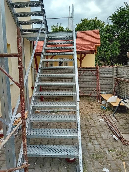 Scara metalica zincata întoarsă  noi