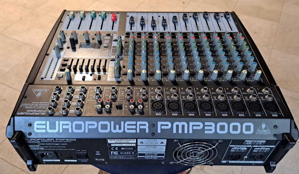 Mixer Behringer PMP 3000