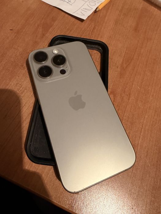 Продавам Iphone 15 pro 128GB