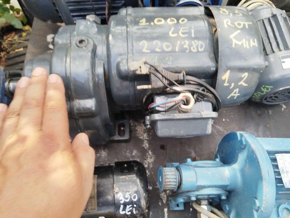 Reductor raport 8 rotații cu motor cazan rachiu povarna