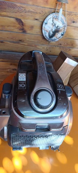 Пылесос LG 1800 W