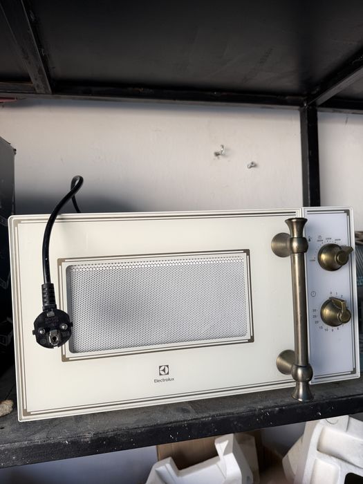 Микроволновка Electrolux на запчасти