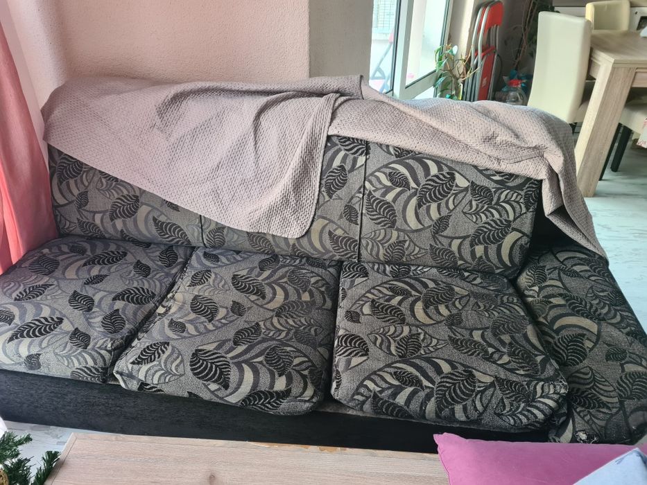 Подарява диван 3ка и 2ка
