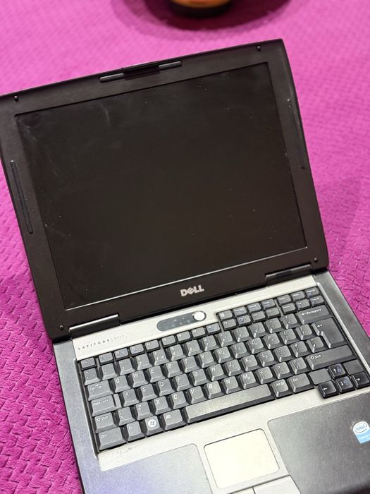 Лаптоп DELL D520