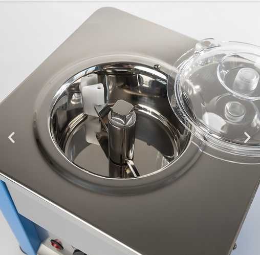Masina pentru preparat inghetata in casa, realizata din inox alimentar, compacta, economica