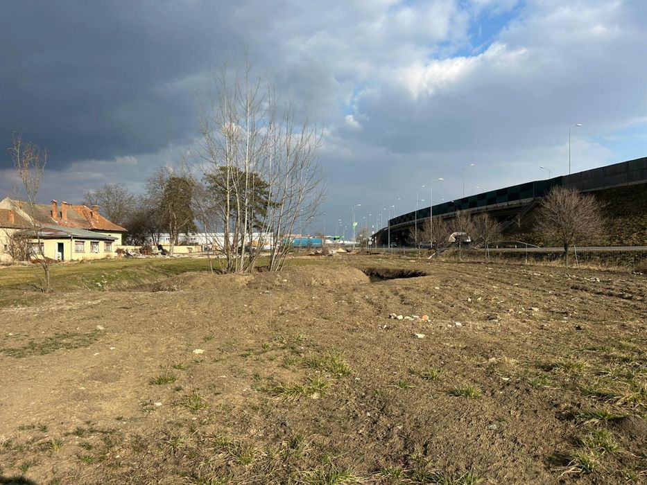 De închiriat teren 5200mp