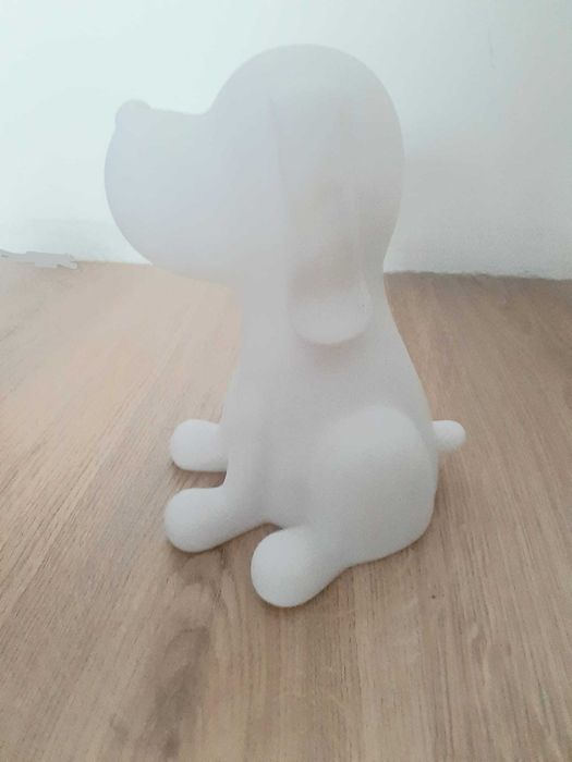 Lampă LED în formă de cățel – schimbă culorile