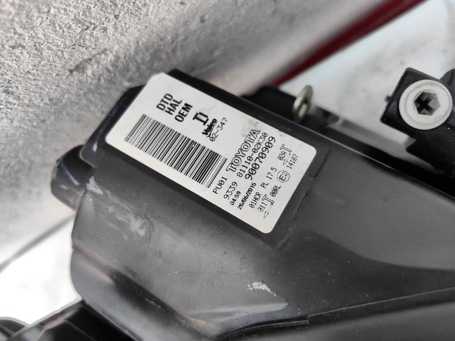 Оригинален фар Тойота Аурис  Toyota Auris Led