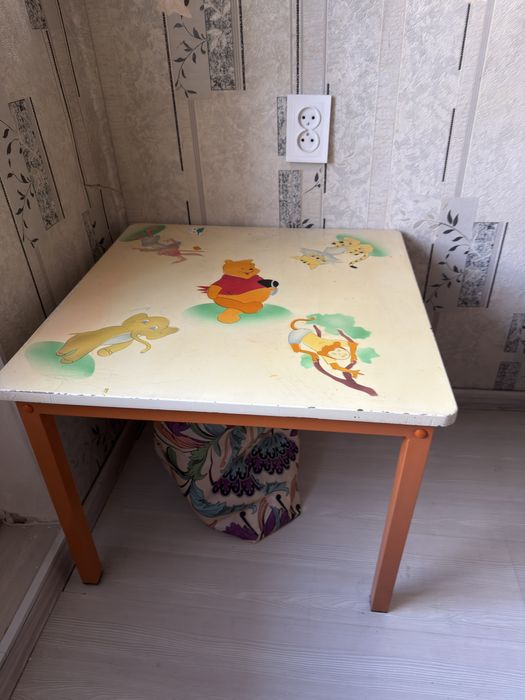 Детский небольшой столик