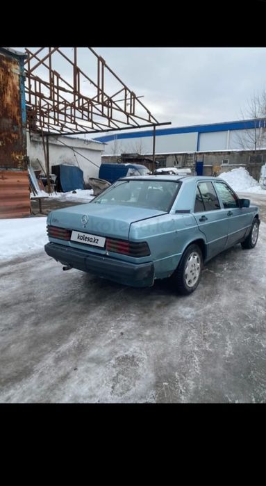 Mercedes.        190.