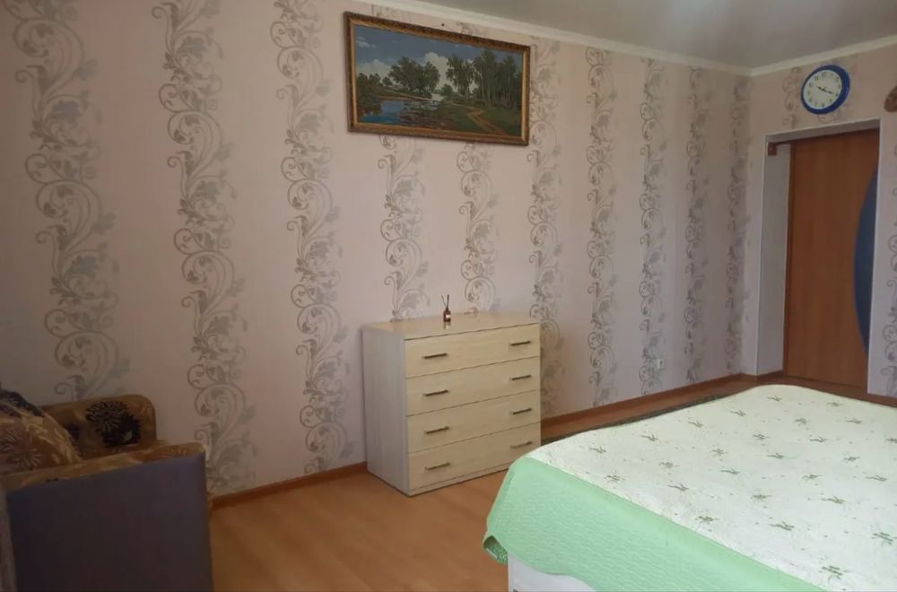 Спальный гарнитур продам