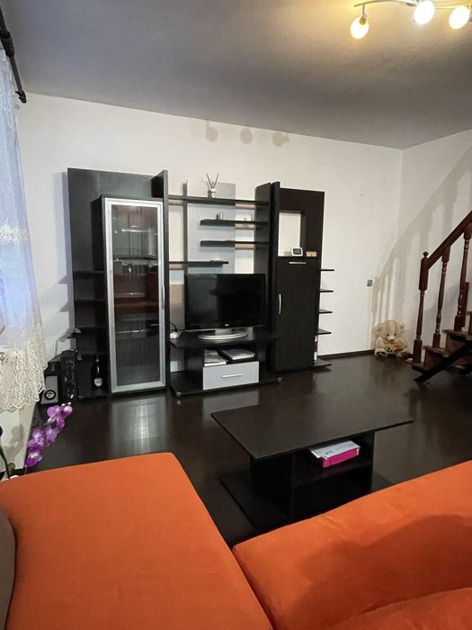 Inchiriez apartament zona Cedonia 3 camere