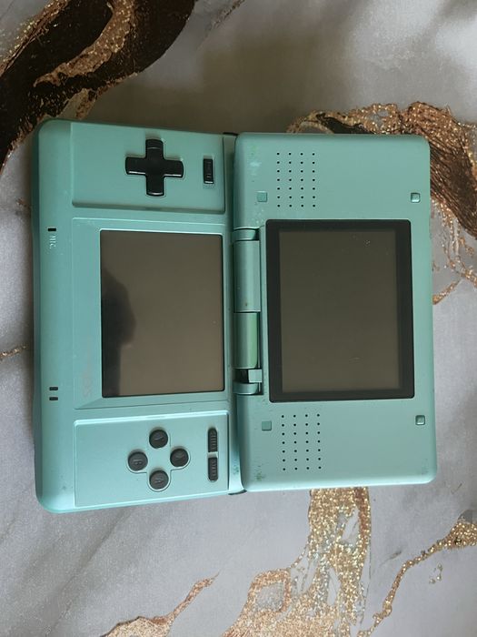 Срочно продам nintendo ds fat