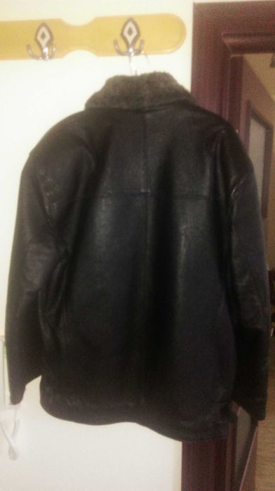Кожено яке с подплата от вълна.Отлично състояние.