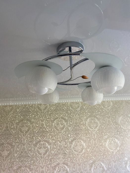 Продам люстру для комнаты