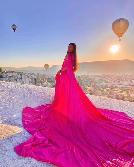 Продам платья со шлейфом