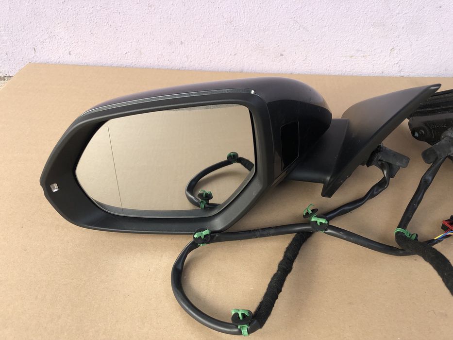 Oglinda stanga Audi Q8 cu side assist