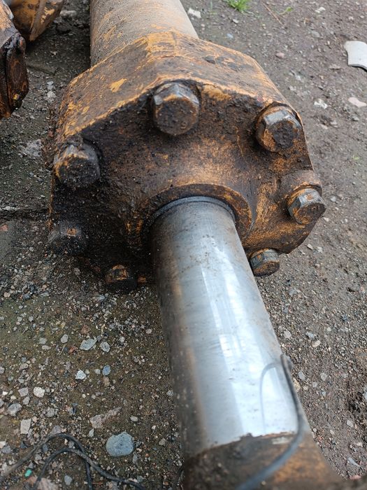 Продам гидроцилиндр  от погрузчика