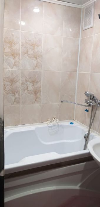 Продам квартиру трехкомнатную