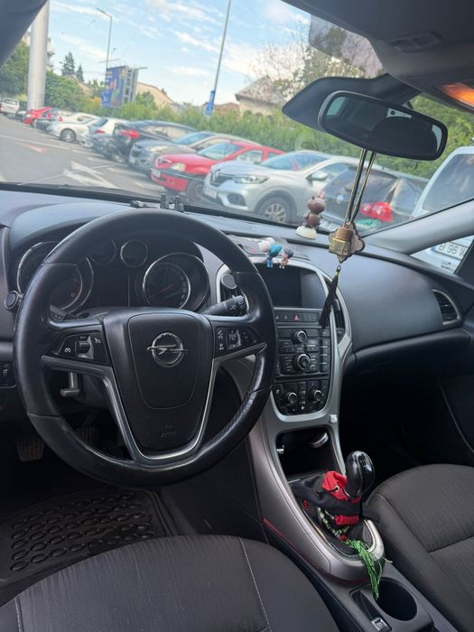 Opel astra j 1.7 motorina  ani 2011