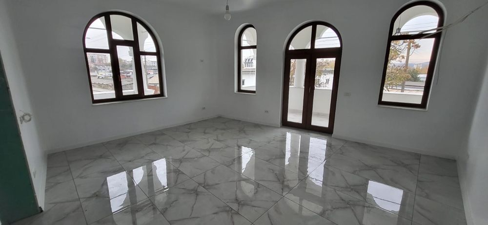 Închiriez imobil P+1 Tudor Vladimirescu