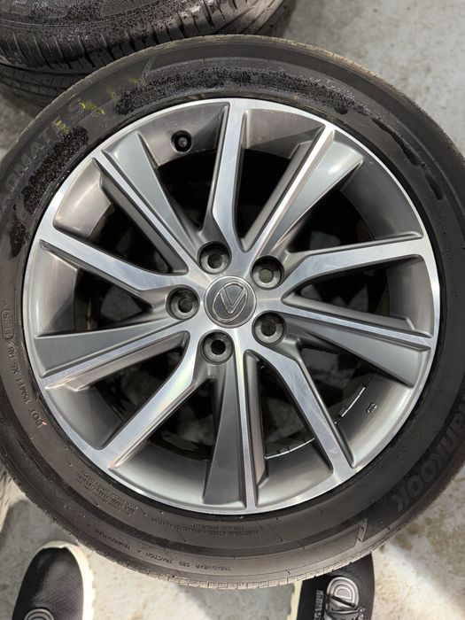 Диски с резиной на Lexus R17