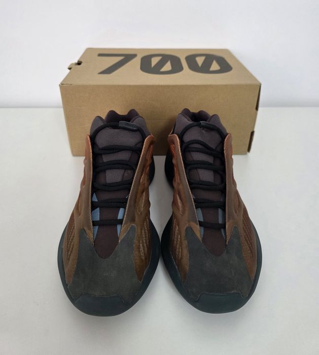 Adidasi Yeezy 700 Cooper Fade