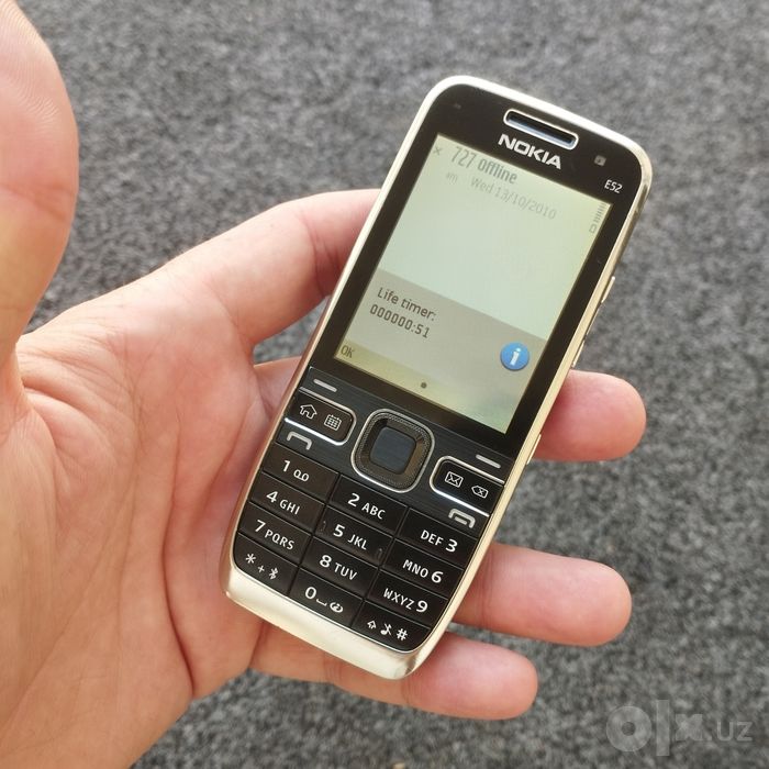 Nokia E52 Black sotladi