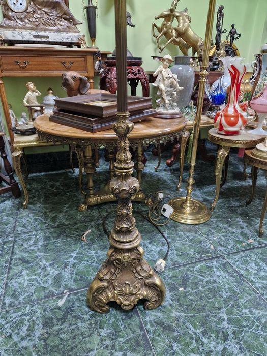 Страхотна антикварна френска подова бронзова лампа