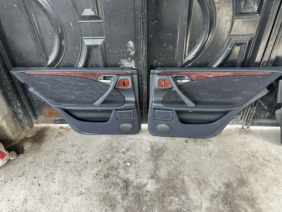 Обшивка Mercedes-Benz 210