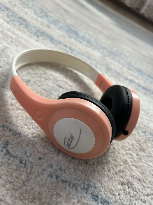 Големи слушалки регулиращи