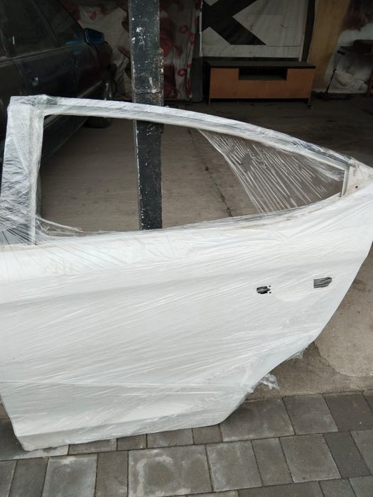 Задняя дверь на Хендай элантра