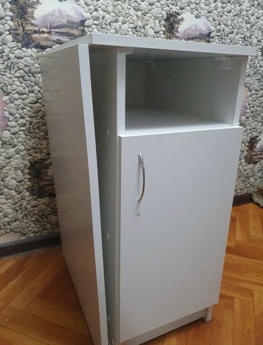 Продается новый маникюрный стол!