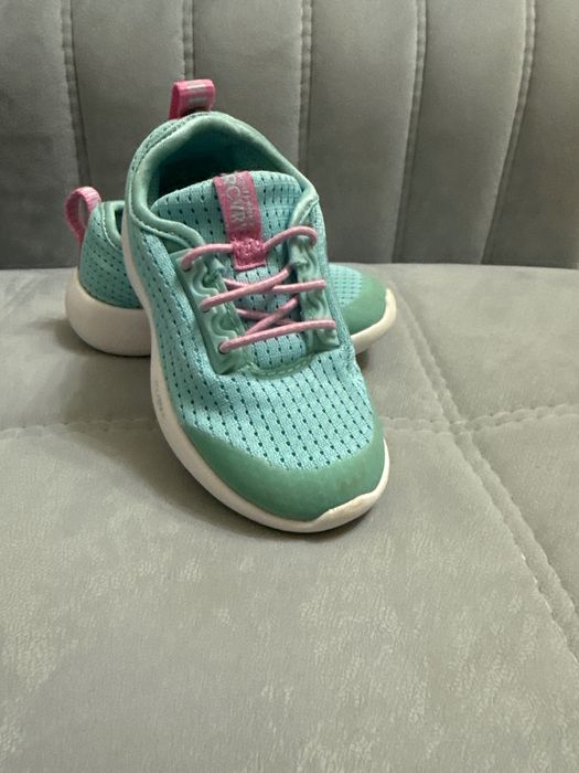 Фирменные кроссовки на девочку