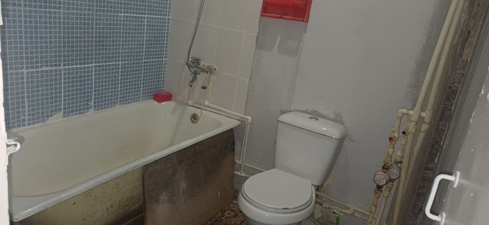 1 xonali kvartira ijaraga beriladi.16 maktab yonidagi domning 3 etaji