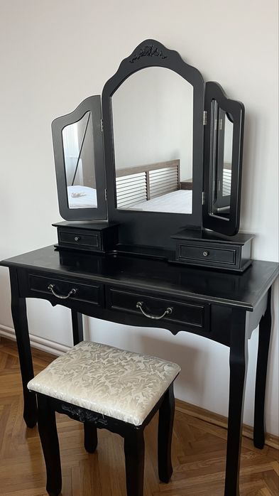 Masa de cosmetica cu scaun