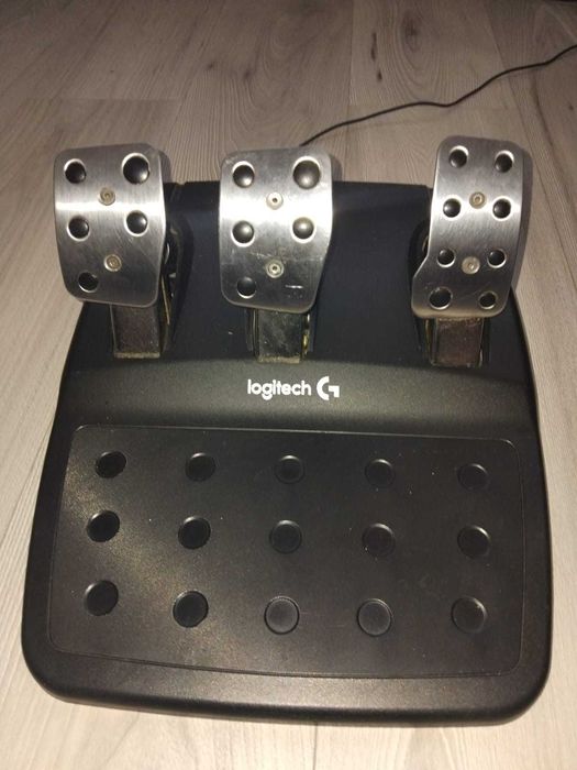 Volan Logitech g29 preț fix   sau fac schimb cu unitate PC